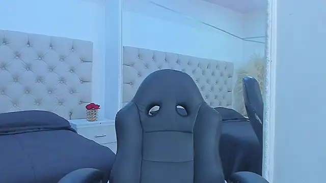 VanessaScott  online show from 04.23.26