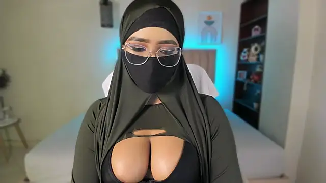 Sasha Anaan online show from 10.26.25