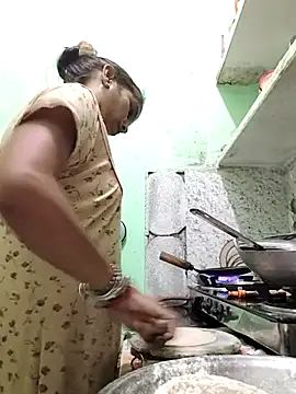 Hotty-Nidhi online show from 09.14.25