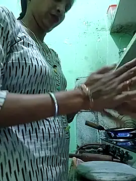 Hotty-Nidhi online show from 03.17.26