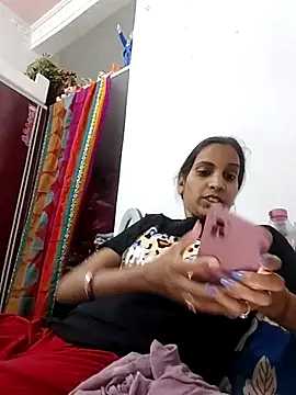 Hotty-Nidhi online show from 04.05.26