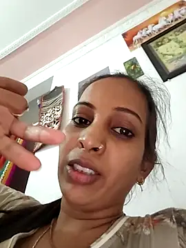 Hotty-Nidhi online show from 04.13.26