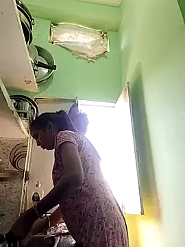 Hotty-Nidhi online show from 04.14.26