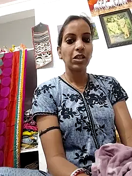 Hotty-Nidhi online show from 04.15.26