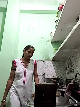 Hotty-Nidhi online show from 04.15.26