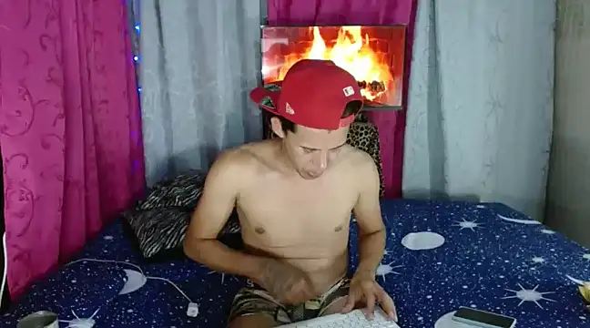 Snapshot of Hidden_Fantasies chatting on 03.16.25 Hidden Fantasies online show from 03.16.25