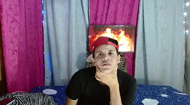 Snapshot of Hidden_Fantasies chatting on 03.19.25 Hidden Fantasies online show from 03.19.25