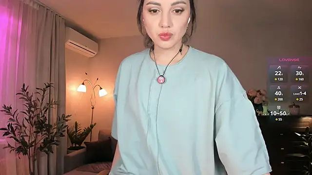 Snapshot of Viki_Bellson chatting on 05.22.26 Viki Bellson online show from 05.22.26