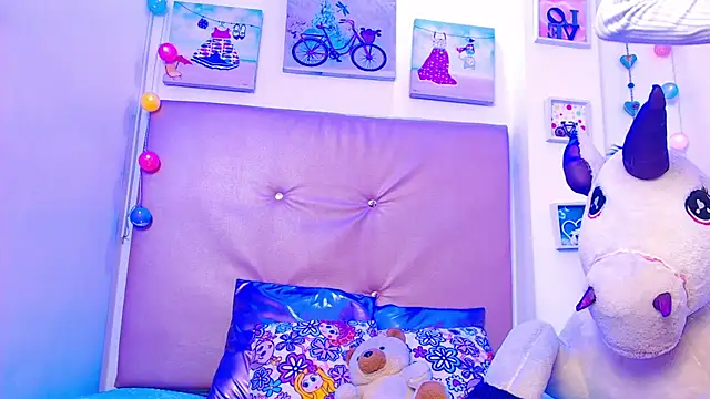 lili roussi online show from 04.14.26