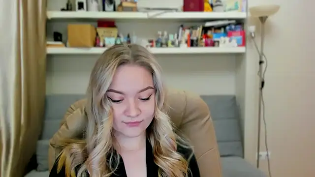 Kara Smith  online show from 11.15.25