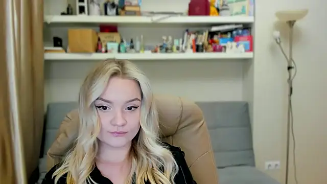 Kara Smith  online show from 12.04.25