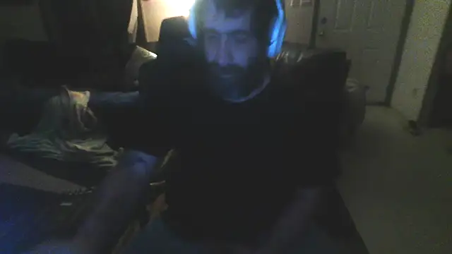 Snapshot of mayg chatting on 12.21.25 mayg online show from 12.21.25