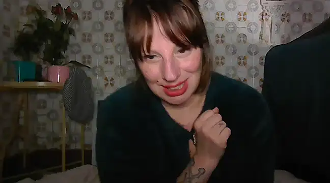 Snapshot of vitoriavaz chatting on 03.16.25 vitoriavaz online show from 03.16.25