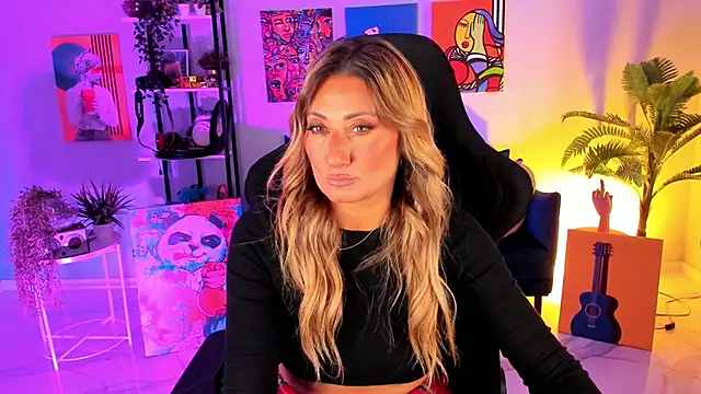 SarahAlluring online show from 10.04.25