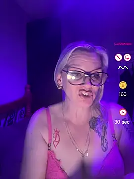 Curvy-Cleo online show from 04.27.26