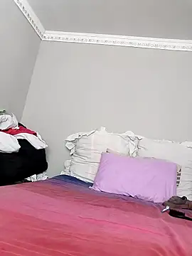 Snapshot of CertifiedSatisfier chatting on 09.26.25 CertifiedSatisfier online show from 09.26.25