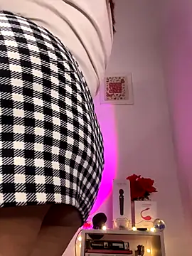 Snapshot of PaulaMarin chatting on 10.27.25 PaulaMarin online show from 10.27.25