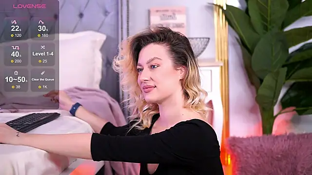 Snapshot of AnnastasiaMills chatting on 03.21.25 AnnastasiaMills online show from 03.21.25