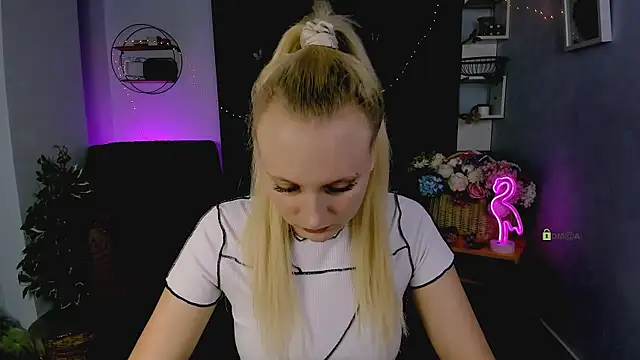 Snapshot of madam_uliis chatting on 11.28.25 madam uliis online show from 11.28.25