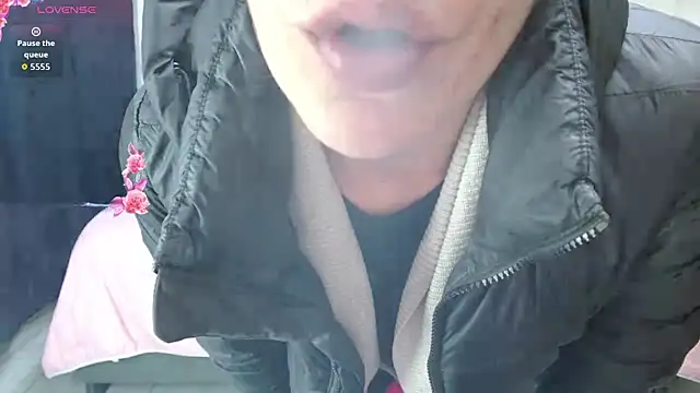 mia velvet1 online show from 09.13.25