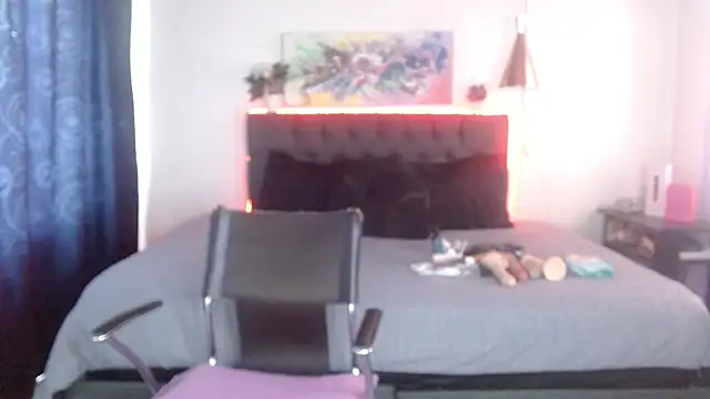 mia velvet1 online show from 10.11.25