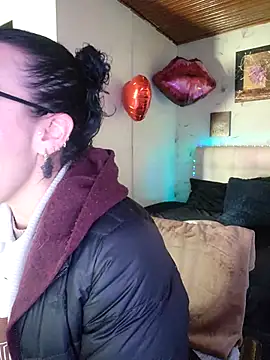 Snapshot of mia_velvet1 chatting on 02.25.26 mia velvet1 online show from 02.25.26