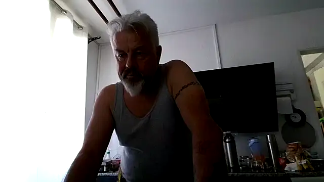 Snapshot of Berg_Boy chatting on 06.16.26 Berg Boy online show from 06.16.26