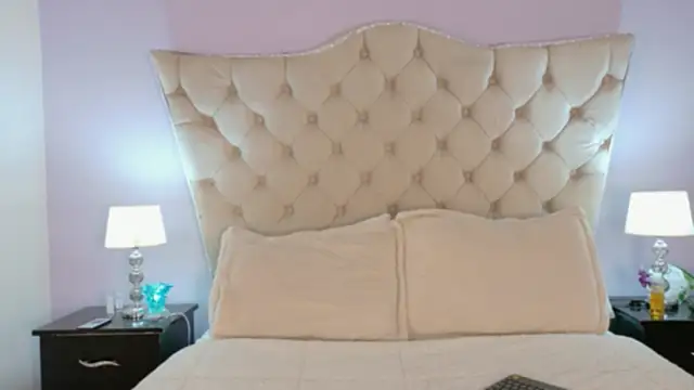 CarolineNasty online show from 10.22.25