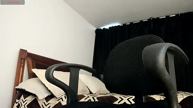 Snapshot of Hat_girl chatting on 05.12.26 Hat girl online show from 05.12.26