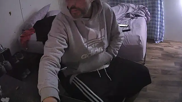 Muffdiver718 online show from 03.20.25