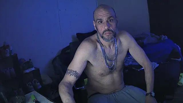 Muffdiver718 online show from 01.12.26