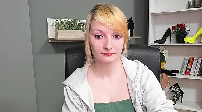 Snapshot of hottieBlair chatting on 03.13.25 hottieBlair online show from 03.13.25