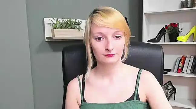 Snapshot of hottieBlair chatting on 03.13.25 hottieBlair online show from 03.13.25