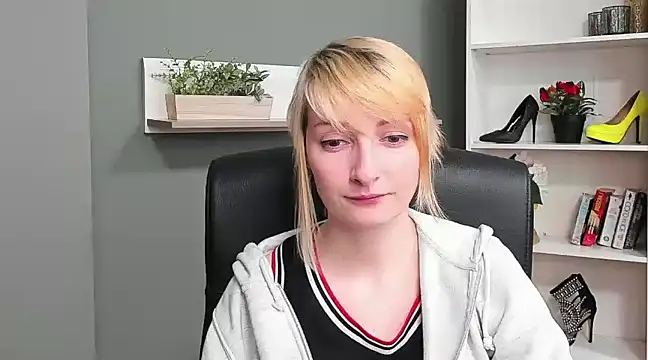Snapshot of hottieBlair chatting on 03.17.25 hottieBlair online show from 03.17.25