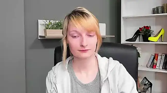 Snapshot of hottieBlair chatting on 03.19.25 hottieBlair online show from 03.19.25