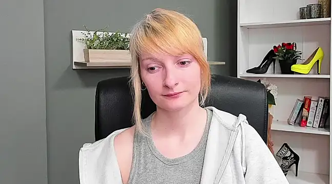 Snapshot of hottieBlair chatting on 03.19.25 hottieBlair online show from 03.19.25