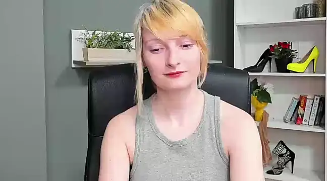 Snapshot of hottieBlair chatting on 03.19.25 hottieBlair online show from 03.19.25