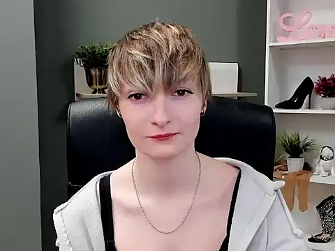 Snapshot of hottieBlair chatting on 09.25.25 hottieBlair online show from 09.25.25