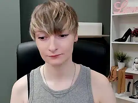Snapshot of hottieBlair chatting on 10.01.25 hottieBlair online show from 10.01.25