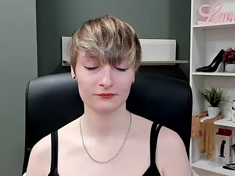 Snapshot of hottieBlair chatting on 10.02.25 hottieBlair online show from 10.02.25