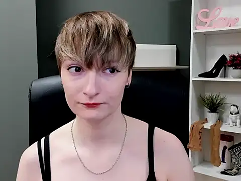Snapshot of hottieBlair chatting on 10.14.25 hottieBlair online show from 10.14.25