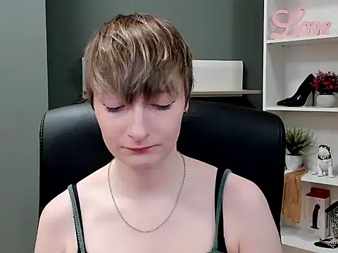 Snapshot of hottieBlair chatting on 10.16.25 hottieBlair online show from 10.16.25