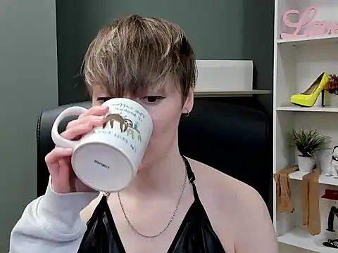Snapshot of hottieBlair chatting on 10.17.25 hottieBlair online show from 10.17.25