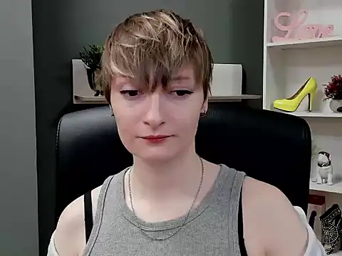 Snapshot of hottieBlair chatting on 10.21.25 hottieBlair online show from 10.21.25