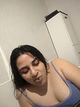 Snapshot of Veramaia chatting on 03.13.25 Veramaia online show from 03.13.25