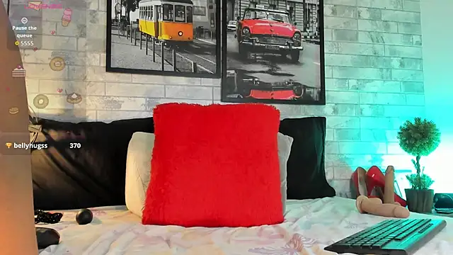 Kendallross28 online show from 04.25.26