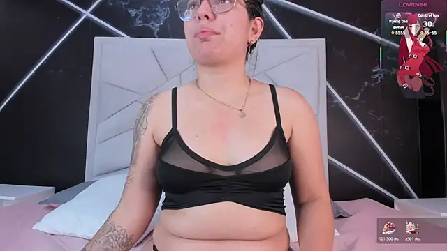 Snapshot of JulietSofia chatting on 05.18.26 JulietSofia online show from 05.18.26