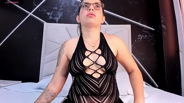 Snapshot of JulietSofia chatting on 05.28.26 JulietSofia online show from 05.28.26