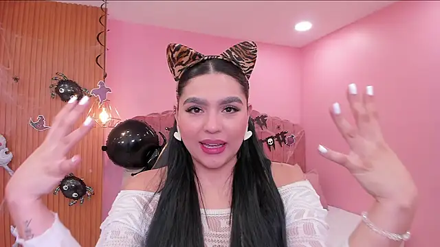 Snapshot of eva_sainnt chatting on 10.05.25 eva sainnt online show from 10.05.25