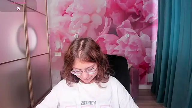 AngelinaLow online show from 10.28.25